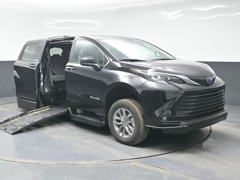 New Wheelchair Van For Sale: 2025 Toyota Sienna FWD XLE Plus Wheelchair Accessible Van For Sale with a BraunAbility Braun XT on it. VIN: 5TDJRKEC9SS276881
