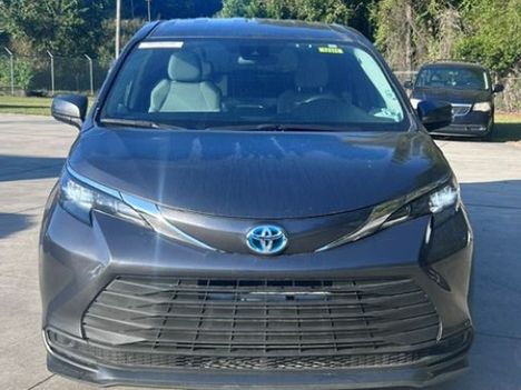 Used Wheelchair Van For Sale: 2025 Toyota Sienna FWD LE Wheelchair Accessible Van For Sale with a Driverge Driverge Flex Maxx on it. VIN: 5TDKRKEC1SS261313