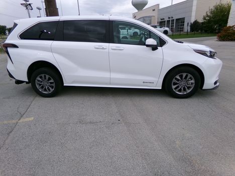 Used Wheelchair Van For Sale: 2026 Toyota Sienna FWD LE Wheelchair Accessible Van For Sale with a Driverge Driverge Flex Maxx on it. VIN: 5TDKRKECXTS307495