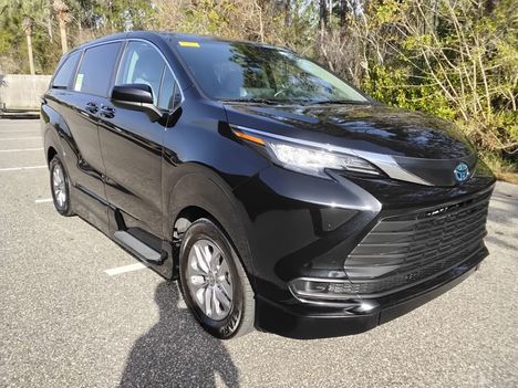 Used Wheelchair Van For Sale: 2023 Toyota Sienna AWD LE Wheelchair Accessible Van For Sale with a Vantage Mobility VMI Northstar AWD on it. VIN: 5TDKSKFC2PS086175