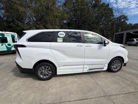 New Wheelchair Van For Sale: 2025 Toyota Sienna LE Wheelchair Accessible Van For Sale with a Vantage Mobility VMI ADA Northstar E on it. VIN: 5TDKSKFC8SS196155
