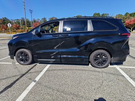 New Wheelchair Van For Sale: 2026 Toyota Sienna AWD XSE Wheelchair Accessible Van For Sale with a Vantage Mobility VMI Northstar AWD on it. VIN: 5TDXSKFC0TS234646