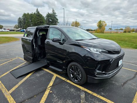New Wheelchair Van For Sale: 2026 Toyota Sienna AWD XSE Wheelchair Accessible Van For Sale with a Vantage Mobility VMI Northstar AWD on it. VIN: 5TDXSKFC1TS283127
