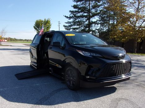 New Wheelchair Van For Sale: 2026 Toyota Sienna AWD XSE Wheelchair Accessible Van For Sale with a Vantage Mobility VMI Northstar AWD on it. VIN: 5TDXSKFC5TS284667