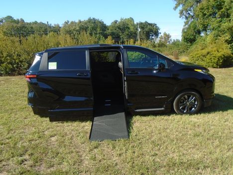 New Wheelchair Van For Sale: 2026 Toyota Sienna AWD XSE Wheelchair Accessible Van For Sale with a Vantage Mobility VMI Northstar AWD on it. VIN: 5TDXSKFC8TS283285