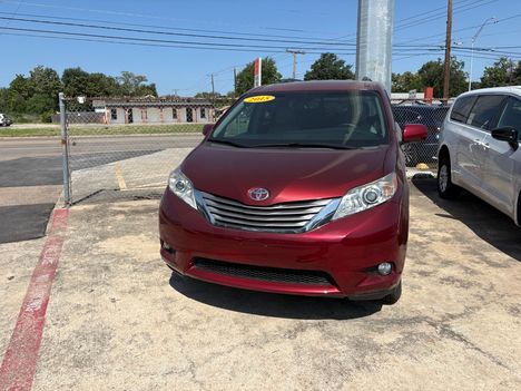 Used Wheelchair Van For Sale: 2015 Toyota Sienna XLE Wheelchair Accessible Van For Sale with a Vantage Mobility VMI Northstar on it. VIN: 5TDYK3DC2FS684820
