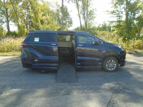 Used Wheelchair Van For Sale: 2021 Toyota Sienna FWD XLE Wheelchair Accessible Van For Sale with a Vantage Mobility VMI Northstar on it. VIN: 5TDYRKEC2MS071727