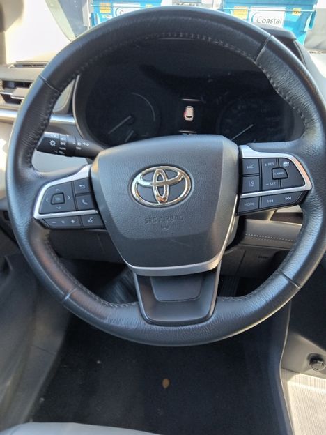 Used Wheelchair Van For Sale: 2024 Toyota Sienna FWD XLE Wheelchair Accessible Van For Sale with a Driverge Driverge Flex Maxx on it. VIN: 5TDYRKEC3RS189633