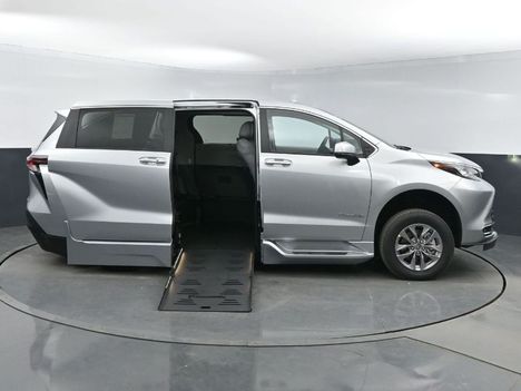 Used Wheelchair Van For Sale: 2024 Toyota Sienna FWD XLE Wheelchair Accessible Van For Sale with a BraunAbility Braun XT on it. VIN: 5TDYRKEC3RS196825
