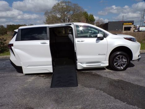 Used Wheelchair Van For Sale: 2024 Toyota Sienna FWD XLE Wheelchair Accessible Van For Sale with a BraunAbility Braun XT on it. VIN: 5TDYRKEC4RS187504