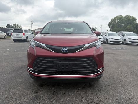 Used Wheelchair Van For Sale: 2024 Toyota Sienna XLE Wheelchair Accessible Van For Sale with a BraunAbility Braun XT on it. VIN: 5TDYRKEC4RS191245