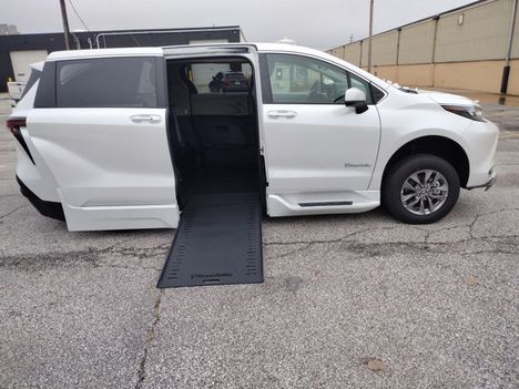Used Wheelchair Van For Sale: 2024 Toyota Sienna FWD XLE Wheelchair Accessible Van For Sale with a BraunAbility Braun XI on it. VIN: 5TDYRKEC5RS180111