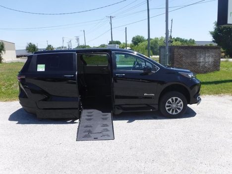 Used Wheelchair Van For Sale: 2024 Toyota Sienna FWD XLE Wheelchair Accessible Van For Sale with a BraunAbility Braun XT on it. VIN: 5TDYRKEC5RS196390