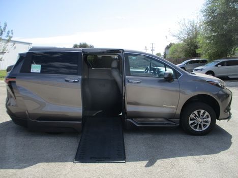 Used Wheelchair Van For Sale: 2024 Toyota Sienna FWD XLE Wheelchair Accessible Van For Sale with a BraunAbility Braun XI on it. VIN: 5TDYRKEC5RS199015