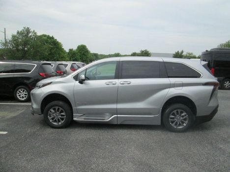 Used Wheelchair Van For Sale: 2024 Toyota Sienna FWD XLE Wheelchair Accessible Van For Sale with a BraunAbility Braun XT on it. VIN: 5TDYRKEC6RS189044