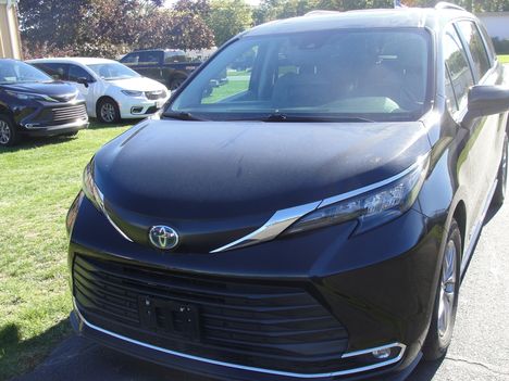 Used Wheelchair Van For Sale: 2024 Toyota Sienna FWD XLE Wheelchair Accessible Van For Sale with a Driverge Driverge Flex Maxx on it. VIN: 5TDYRKEC6RS189304