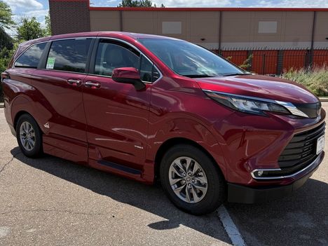 Used Wheelchair Van For Sale: 2021 Toyota Sienna FWD XLE Wheelchair Accessible Van For Sale with a Vantage Mobility VMI Northstar on it. VIN: 5TDYRKEC7MS070458
