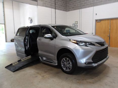 Used Wheelchair Van For Sale: 2023 Toyota Sienna FWD XLE Wheelchair Accessible Van For Sale with a BraunAbility Braun XT on it. VIN: 5TDYRKEC7PS175120