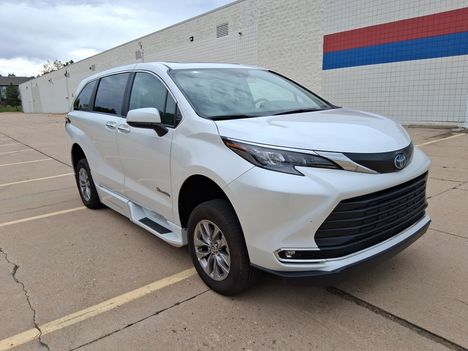 Used Wheelchair Van For Sale: 2024 Toyota Sienna FWD XLE Wheelchair Accessible Van For Sale with a BraunAbility Braun XT on it. VIN: 5TDYRKEC9RS216799