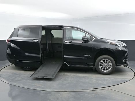 Used Wheelchair Van For Sale: 2024 Toyota Sienna FWD XLE Wheelchair Accessible Van For Sale with a BraunAbility Braun XI on it. VIN: 5TDYRKECXRS191640