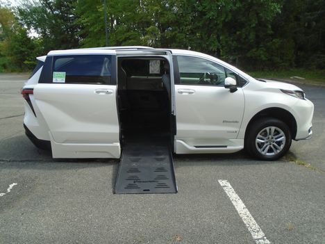 Used Wheelchair Van For Sale: 2021 Toyota Sienna FWD Limited Wheelchair Accessible Van For Sale with a BraunAbility Braun XT on it. VIN: 5TDZRKEC8MS049137
