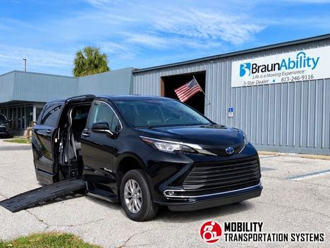 Used Wheelchair Van For Sale: 2022 Toyota Sienna XLE Wheelchair Accessible Van For Sale with a BraunAbility Toyota Rampvan XL on it. VIN: 5TDJRKEC2NS124090