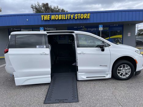 New Wheelchair Van For Sale: 2025 Chrysler Pacifica Touring L Wheelchair Accessible Van For Sale with a BraunAbility Chrysler Infloor on it. VIN: 2C4RC1BG3SR579749