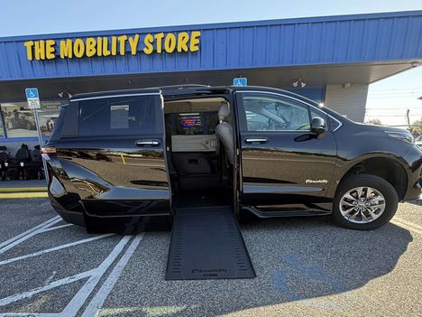 New Wheelchair Van For Sale: 2025 Toyota Sienna XLE Wheelchair Accessible Van For Sale with a  on it. VIN: 5TDJRKEC1SS246211