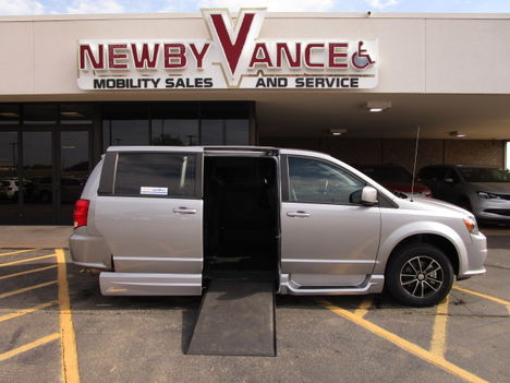 Used Wheelchair Van For Sale: 2019 Dodge Grand Caravan SXT Wheelchair Accessible Van For Sale with a  on it. VIN: 2C4RDGCG6KR624164