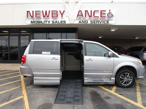 Used Wheelchair Van For Sale: 2017 Dodge Grand Caravan SXT Wheelchair Accessible Van For Sale with a  on it. VIN: 2C4RDGCG9HR546567