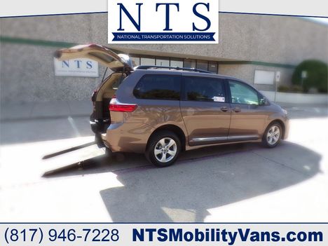 Used Wheelchair Van For Sale: 2018 Toyota Sienna LE Wheelchair Accessible Van For Sale with a  on it. VIN: 5TDKZ3DC6JS910285