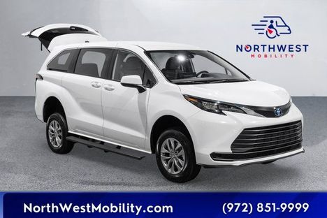 New Wheelchair Van For Sale: 2025 Toyota Sienna LE Wheelchair Accessible Van For Sale with a  on it. VIN: 5TDKRKEC4SS282091
