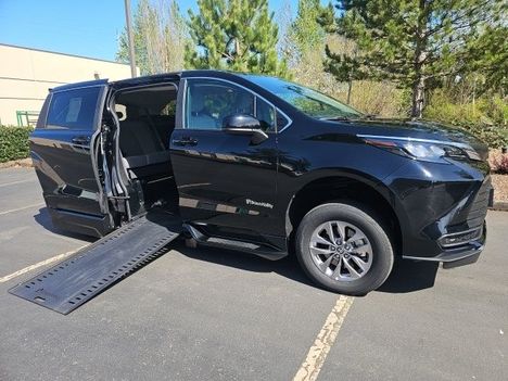 Used Wheelchair Van For Sale: 2025 Toyota Sienna LE Wheelchair Accessible Van For Sale with a  on it. VIN: 5TDKRKEC5SS243025