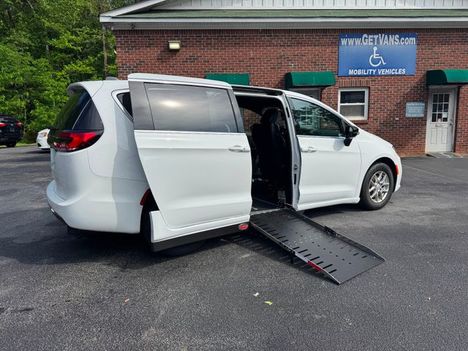 New Wheelchair Van For Sale: 2026 Chrysler Pacifica Select handicap, wheelchair accessible s Wheelchair Accessible Van For Sale with a  on it. VIN: 2C4RC1BG8TR189036