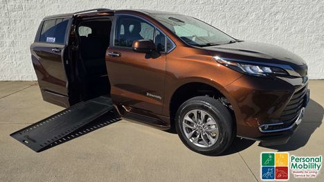Used Wheelchair Van For Sale: 2023 Toyota Sienna XLE Wheelchair Accessible Van For Sale with a BraunAbility Toyota Sienna Hybrid Power Infloor on it. VIN: 5TDJRKEC5PS137600