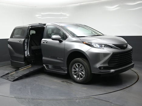 New Wheelchair Van For Sale: 2026 Toyota Sienna XLE Wheelchair Accessible Van For Sale with a BraunAbility Side Ramp XT on it. VIN: 5TDYRKEC2TS336953