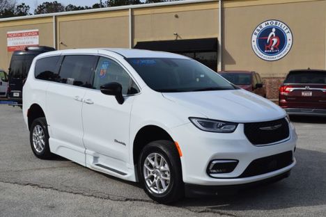 Used Wheelchair Van For Sale: 2024 Chrysler Pacifica New Wheelchair Conversion - BraunAbility Wheelchair Accessible Van For Sale with a  on it. VIN: 2C4RC1BG2RR204526