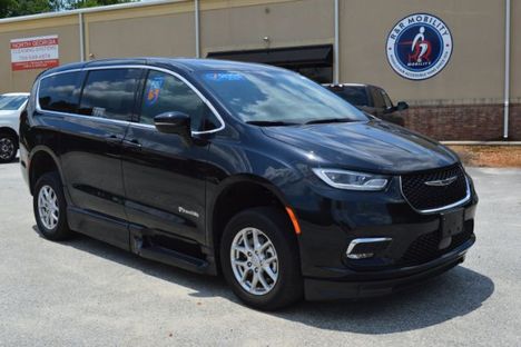 Used Wheelchair Van For Sale: 2025 Chrysler Pacifica Select Wheelchair Accessible Van For Sale with a  on it. VIN: 2C4RC1BGXSR575262