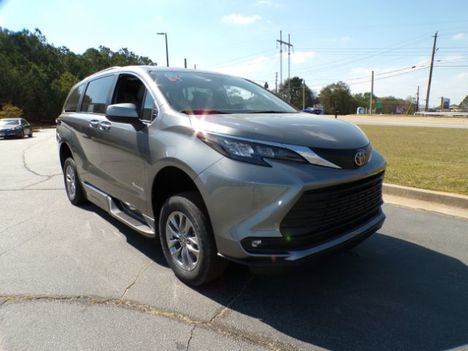 New Wheelchair Van For Sale: 2026 Toyota Sienna New Wheelchair Conversion - BraunAbility Wheelchair Accessible Van For Sale with a  on it. VIN: 5TDYRKEC8TS291193
