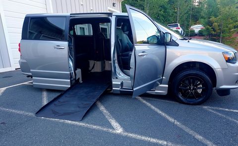 Used Wheelchair Van For Sale: 2019 Dodge Caravan SXT Wheelchair Accessible Van For Sale with a  on it. VIN: 2C4RDGCG0KR672629