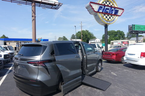 New Wheelchair Van For Sale: 2026 Toyota Sienna LE Wheelchair Accessible Van For Sale with a  on it. VIN: 5TDKSKFC9TS231626