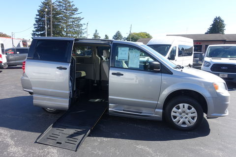 Used Wheelchair Van For Sale: 2019 Dodge Caravan  Wheelchair Accessible Van For Sale with a  on it. VIN: 2C7WDGBG9KR672846