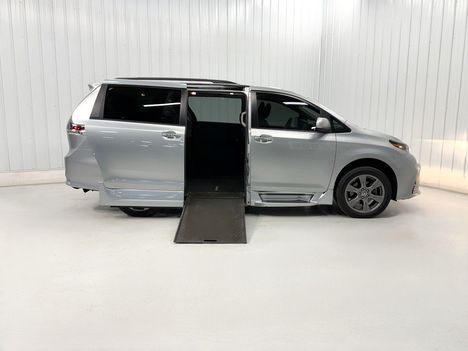 Used Wheelchair Van For Sale: 2020 Toyota Sienna SE PREMIUM Wheelchair Accessible Van For Sale with a Rollx 12.5 Inch Drop Floor Conversion with In-the-floor Ramp on it. VIN: 401786A