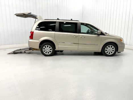 Used Wheelchair Van For Sale: 2014 Chrysler Town & Country TOURING Wheelchair Accessible Van For Sale with a  on it. VIN: 401922A