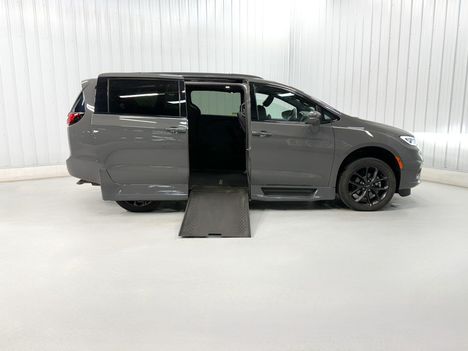 Used Wheelchair Van For Sale: 2022 Chrysler Pacifica LTD Wheelchair Accessible Van For Sale with a Rollx 12.5 Inch Drop Floor Conversion with In-the-floor Ramp on it. VIN: 401987A