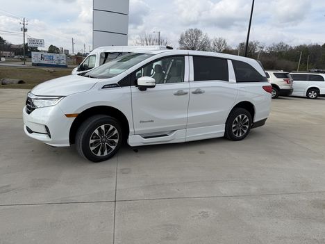 Used Wheelchair Van For Sale: 2022 Honda Odyssey EXL/EXL-N/EXL-R Wheelchair Accessible Van For Sale with a Braunability Side Entry Power In Floor on it. VIN: 5FNRL5H69GB101649