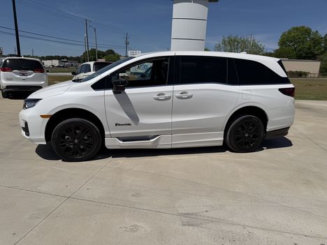 New Wheelchair Van For Sale: 2026 Honda Odyssey Sport-L Wheelchair Accessible Van For Sale with a Braunability Side Entry Power In Floor on it. VIN: 5FNRL6H70TB039048