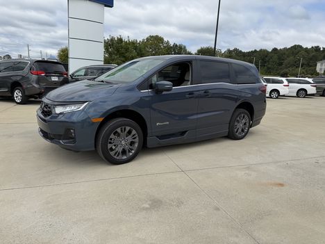 New Wheelchair Van For Sale: 2026 Honda Odyssey Touring Wheelchair Accessible Van For Sale with a Braunability Side Entry Power In Floor on it. VIN: 5FNRL6H80TB035378