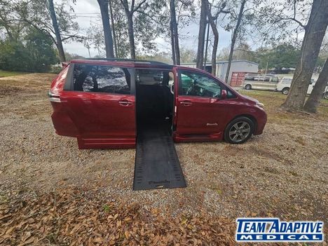 Used Wheelchair Van For Sale: 2018 Toyota Sienna SE Wheelchair Accessible Van For Sale with a BraunAbility Toyota Rampvan Xi on it. VIN: 5TDXZ3DC0JS964512