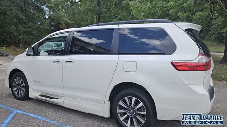 Used Wheelchair Van For Sale: 2018 Toyota Sienna Limited Premium Wheelchair Accessible Van For Sale with a BraunAbility Toyota Rampvan XT on it. VIN: 5TDYZ3DC6JS922365